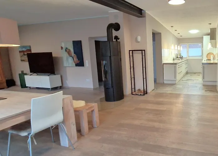 Wohnung Mit Sauna, Garten & Schwimmteich
